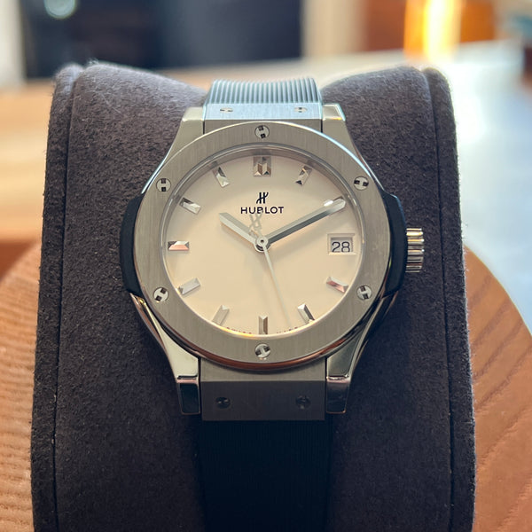 Hublot Classic Fusion Quartz Lady 581.NX.2611.RX