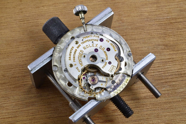 Cleaning and Oiling the Movement of a Rolex Watch: The complete Guide