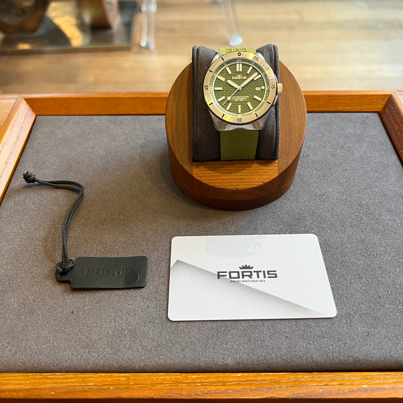 Fortis Marinemaster M-40 Automatic Date Green F8120007