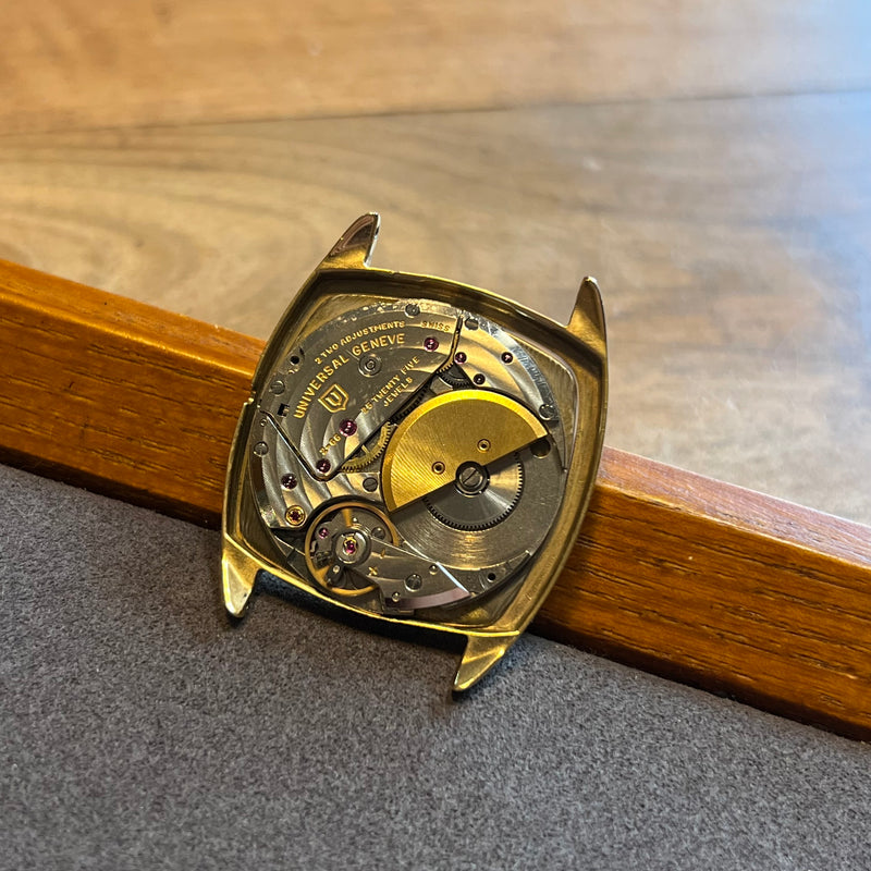 Universal Genève Gilt Shadow Brown Dial 566105