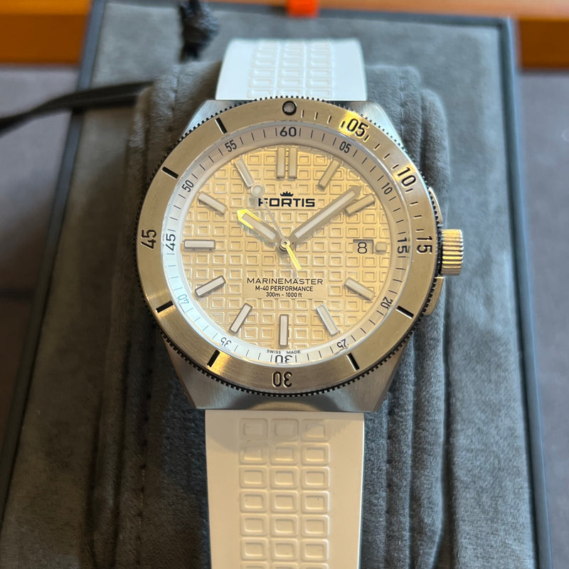 Fortis Marinemaster M-40 White Dial Full Set F812.0009