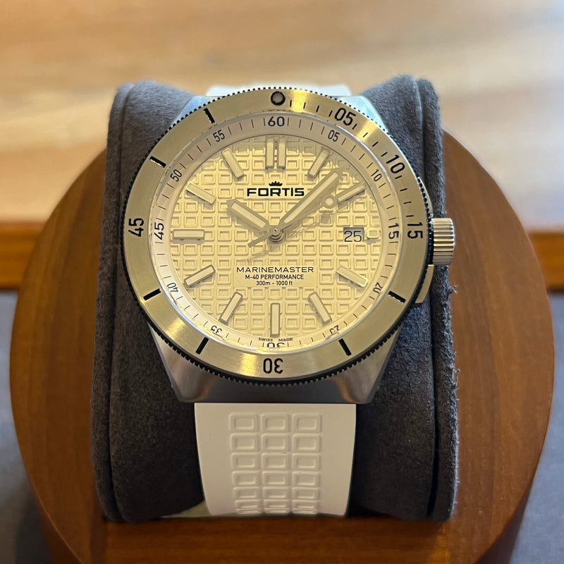 Fortis Marinemaster M-40 White Dial F812.0009