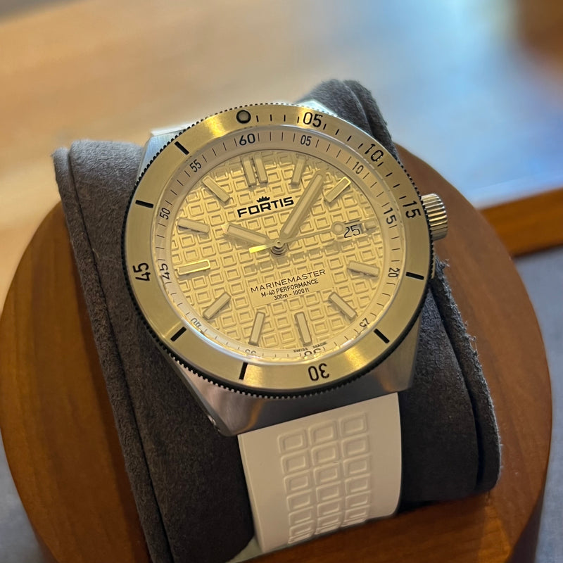 Fortis Marinemaster M-40 White Dial F812.0009