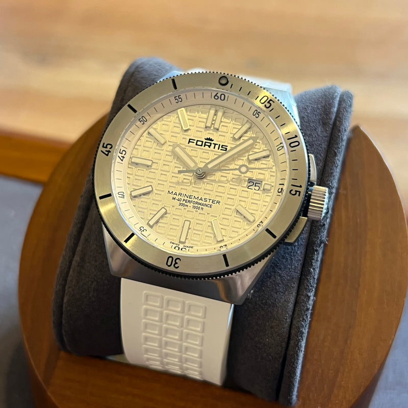 Fortis Marinemaster M-40 White Dial F812.0009