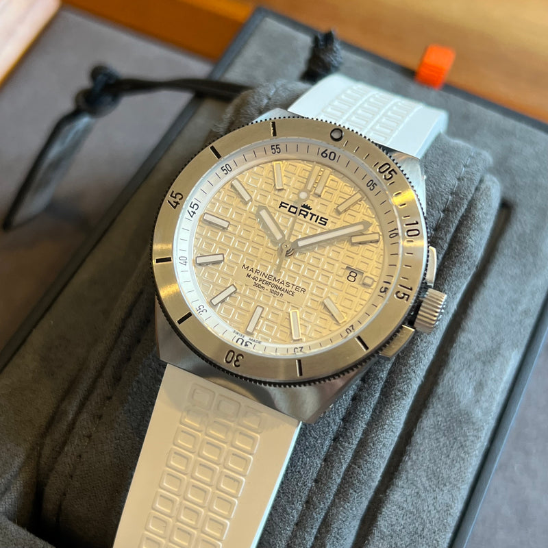Fortis Marinemaster M-40 White Dial Full Set F812.0009