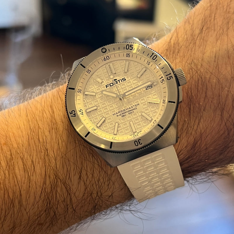 Fortis Marinemaster M-40 White Dial F812.0009