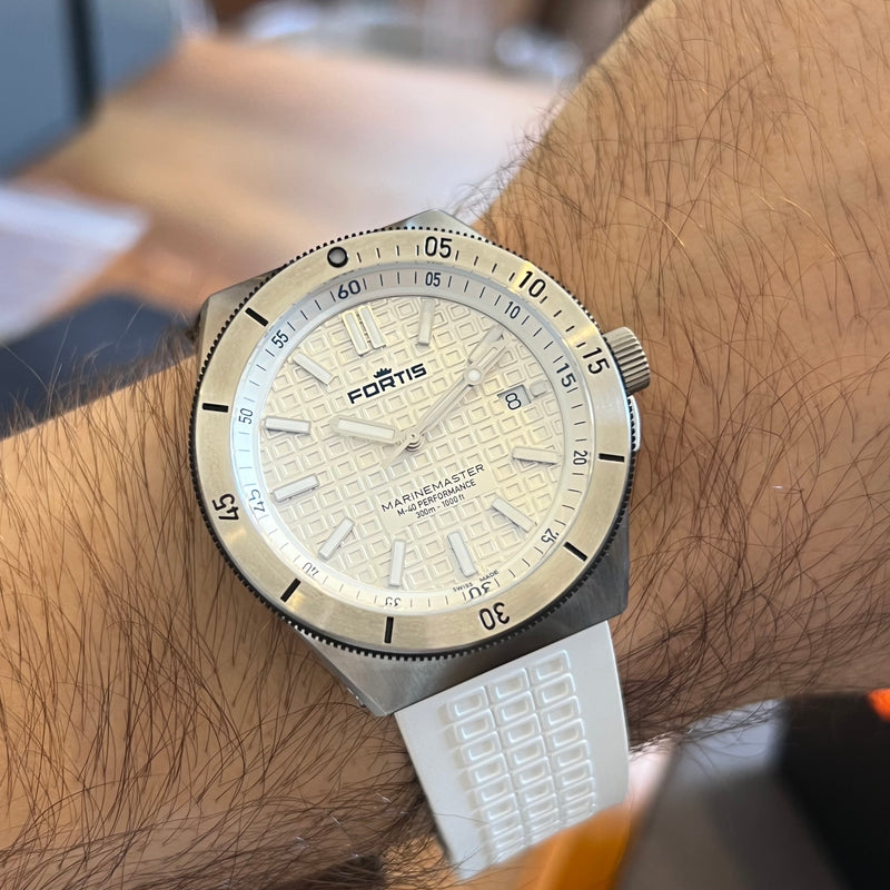 Fortis Marinemaster M-40 White Dial Full Set F812.0009