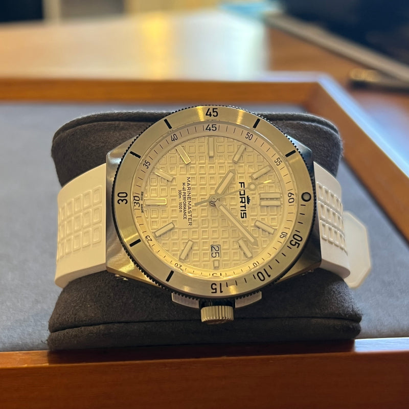 Fortis Marinemaster M-40 White Dial F812.0009