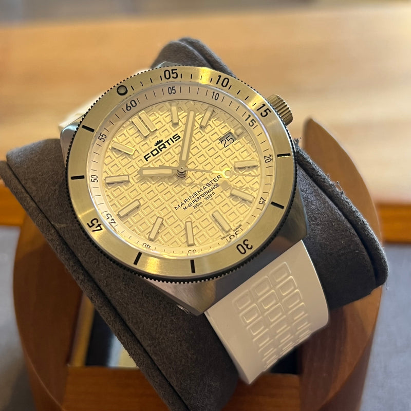 Fortis Marinemaster M-40 White Dial F812.0009