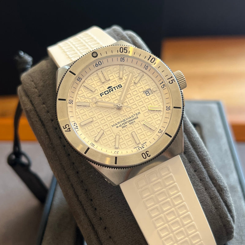 Fortis Marinemaster M-40 White Dial Full Set F812.0009