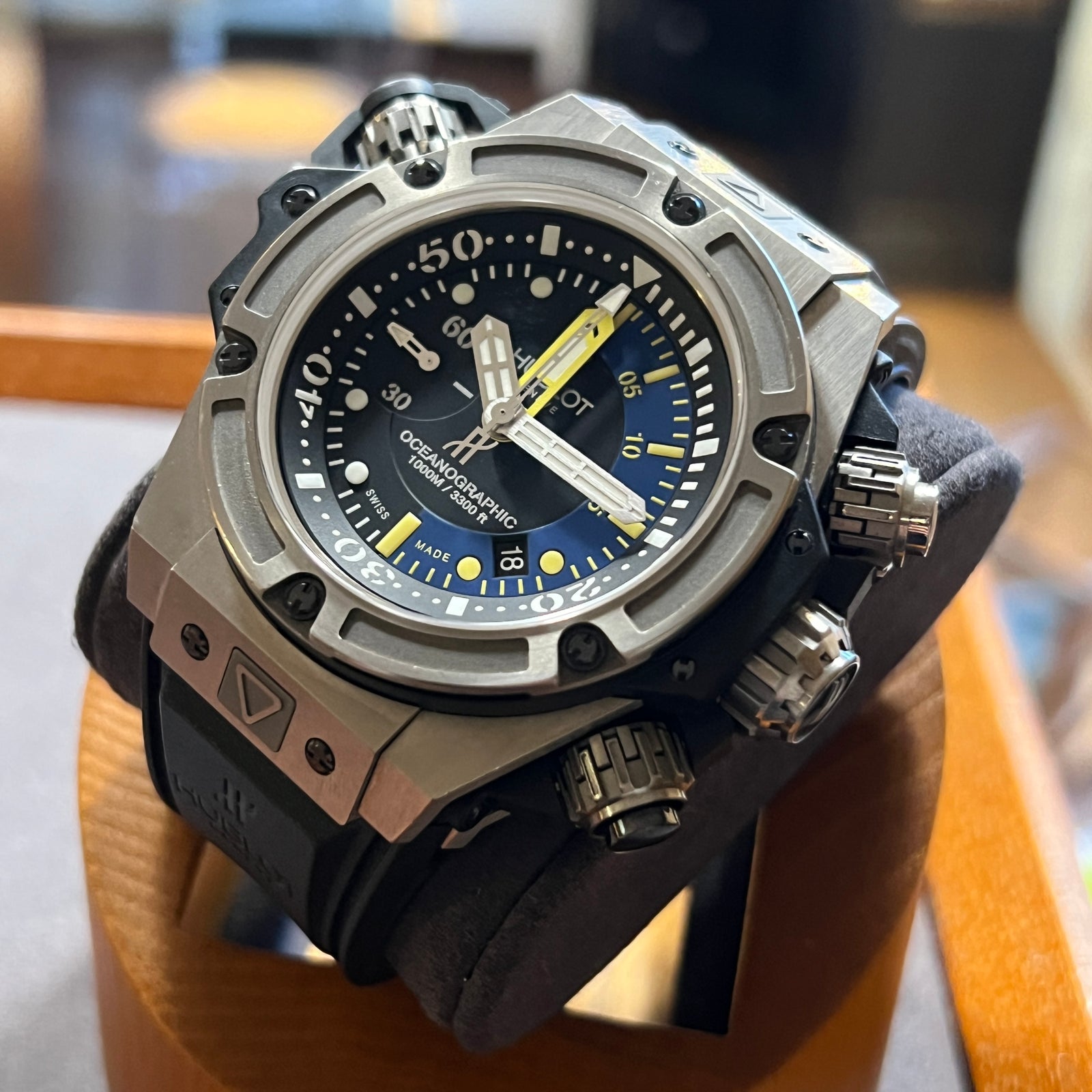 Heki　オメガ Hublot King Power Oceanographic Titanium 732.NX.1127.RX