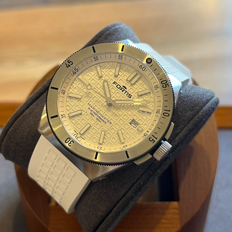 Fortis Marinemaster M-40 White Dial F812.0009