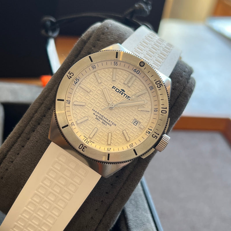 Fortis Marinemaster M-40 White Dial Full Set F812.0009