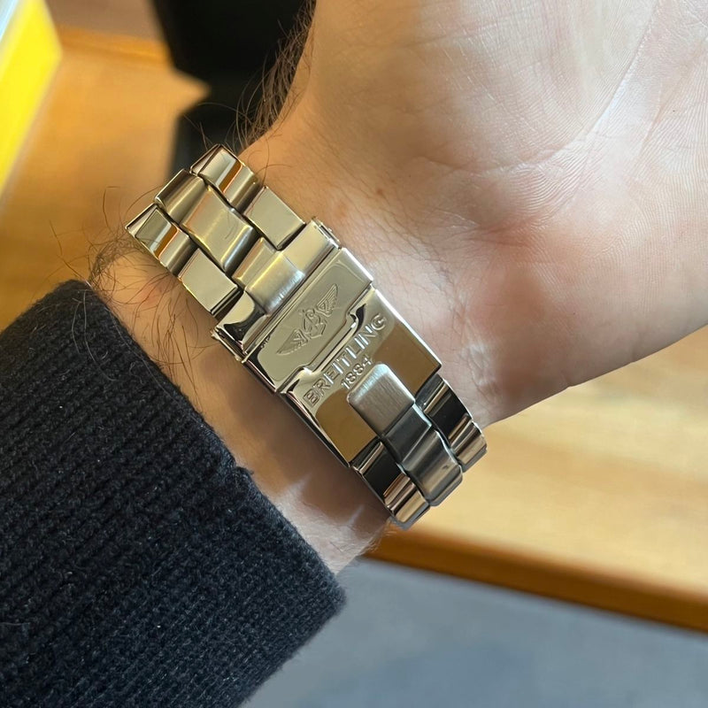 The Breitling Fighter bracelet